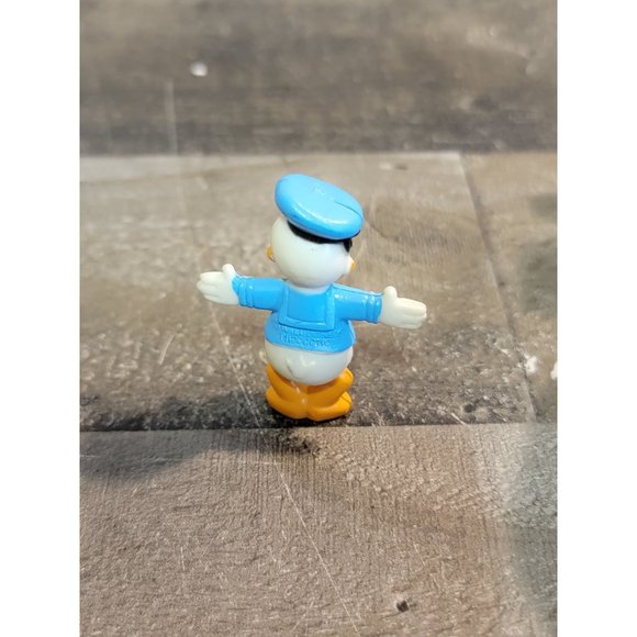 Walt Disney production Donald duck hands out toy figure - Picture 4 of 4
